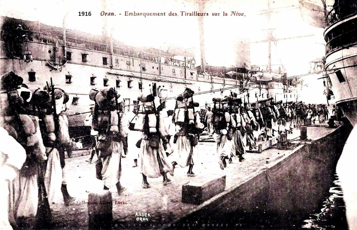 Oran - Embarquement des Tirailleurs sur la Nive - 1916.jpg